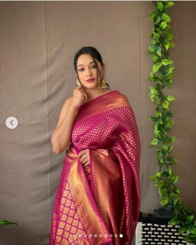 Kanjivaram Silk Sarees With Golden Zari Weaving Vastranzo