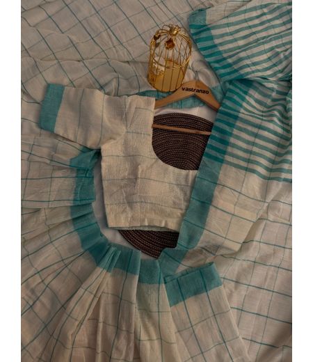 DB332 Beautiful Soft Manjuri Cotton Chex Celebrity Inspired Sarees.(Blouse Unstitched)