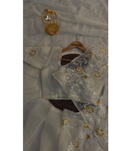 DB338 Beautiful Soft Floral Embroidery Work Celebrity Inspired Sarees.(Blouse Unstitched)