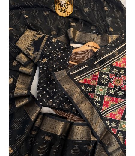 DB499 Beautiful Soft Georgette Golden Zari Weaving Celebrity Inspired Saree.(Blouse Unstitched)