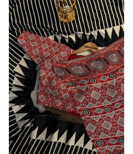 DB513 Beautiful Soft Gajji Satin Crape Silk Ajrakh Printed Celebrity Inspired Sarees.(Blouse Unstitched)