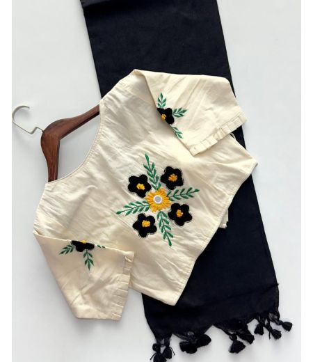 DB147 Cotton saree And Beautiful Heavy Cotton Apllic Blouse.