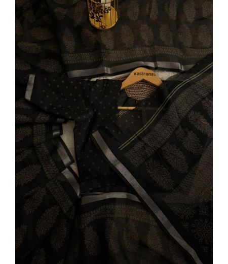 DB162 Beautiful Soft Cotton Silk Ajrakh Printed Celebrity Inspired Sarees.(Blouse Unstitched)